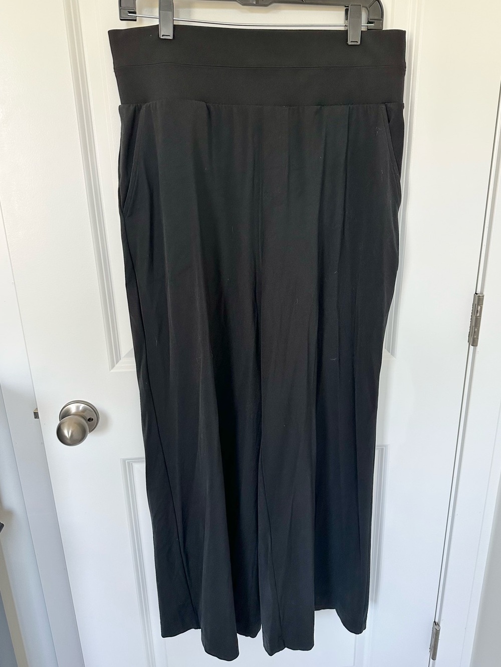 Lou & Grey Black Wide-Leg Athletic Pants